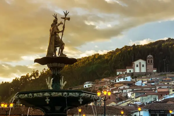 A statue inca in a some cusco square