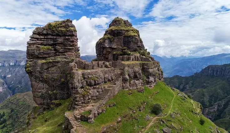 the Waqrapukara archaeological 