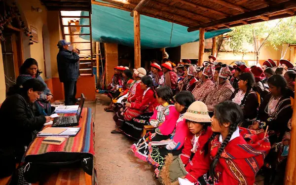 Cultural importance of visiting a traditional textile center of Cusco