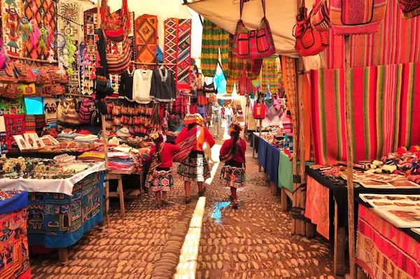 Pisac ruins and market