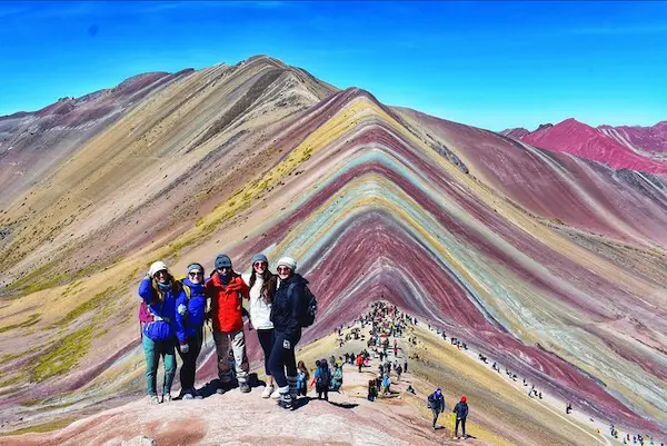 How to choose the best rainbow mountain day tour